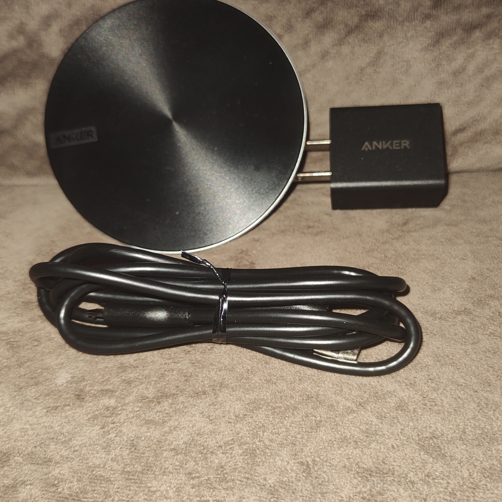 Anker Black Wireless Charger with Cable